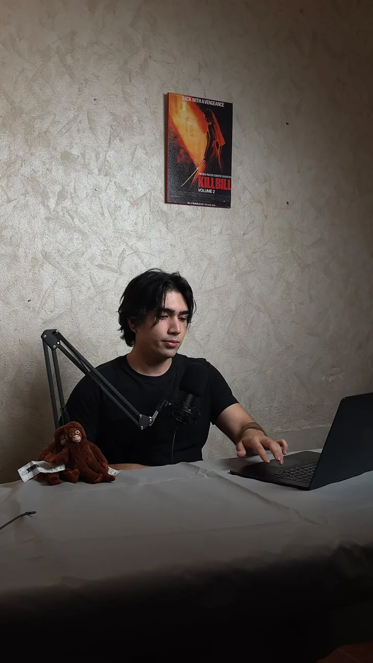 Kaito dando clase de japonés